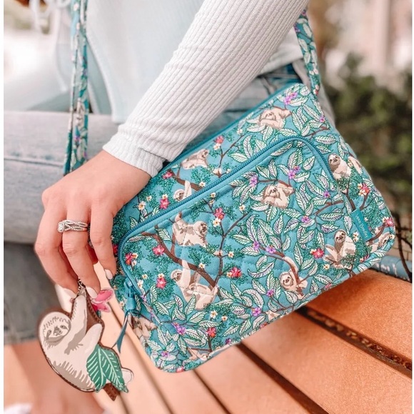 Vera Bradley RFID Little Hanging Around - Picture 1 of 8